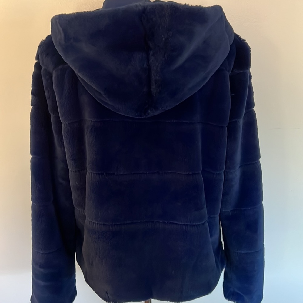 NWT Christian Siriano fun 🤩 cobalt blue hooded faux fur jacket. - Picture 6 of 7